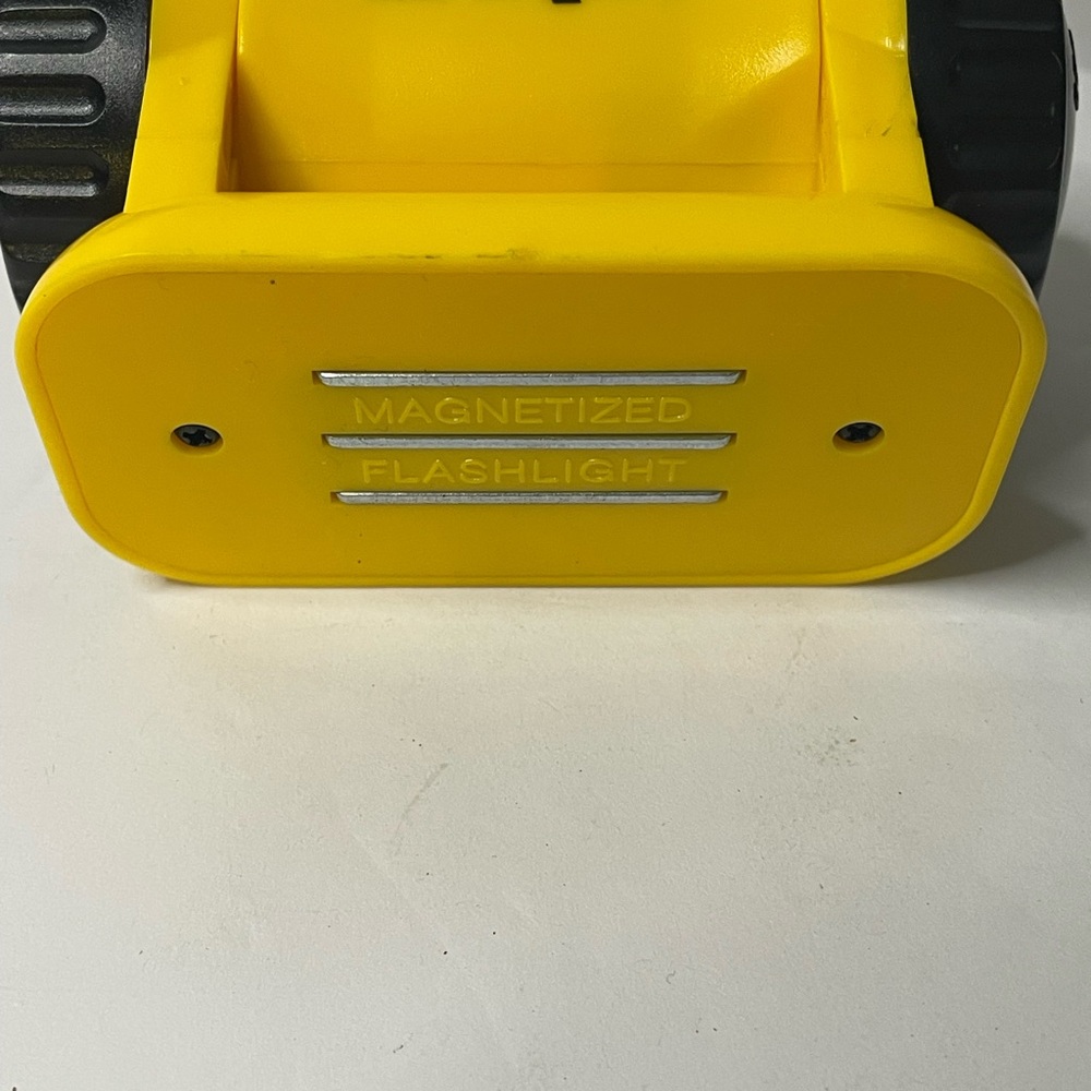 Larin Yellow Flashlight - Picture 4 of 7